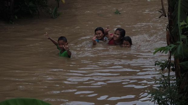 Ganjar Sebut Bengawan Solo Tercemar Ciu Hingga Kotoran Babi