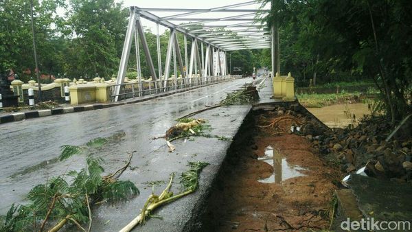 Foto: Jembatan Bunder Gunungkidul yang Sempat Ditutup 17 Jam