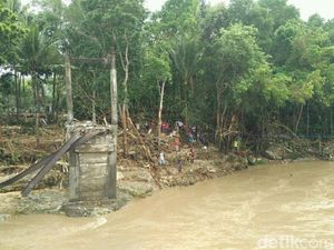 Jembatan Putus, Ratusan Warga di Gunungkidul Terisolir
