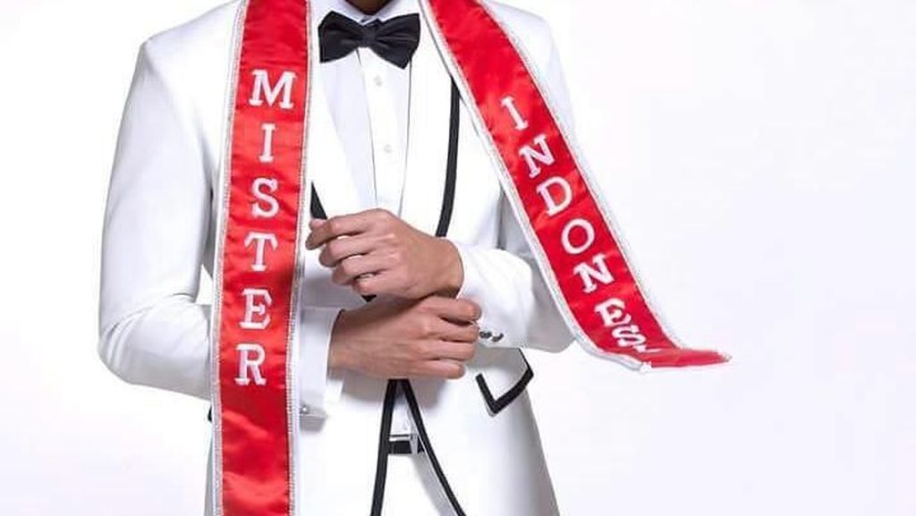 Perkenalkan, Ini Mister Indonesia 2017 yang Perutnya Sixpack Banget Perkenalkan, Ini Mister Indonesia 2017 yang Perutnya Sixpack Banget