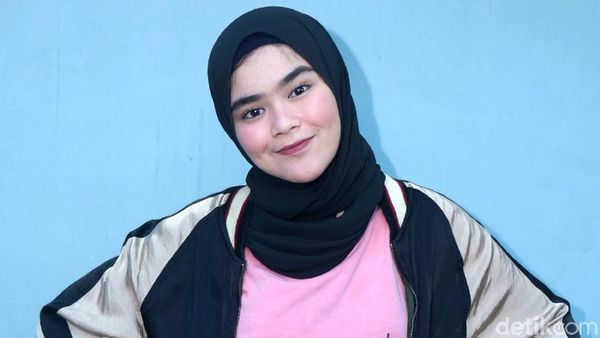 Kini Berhijab, Sivia Blink Tetap Stylish