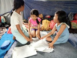 Video: Semangat Belajar Anak-anak Pengungsi Gunung Agung