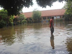 Banjir Rendam 7 Desa di Porong, Sekolah Diliburkan