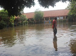 Banjir Rendam 7 Desa di Porong, Sekolah Diliburkan
