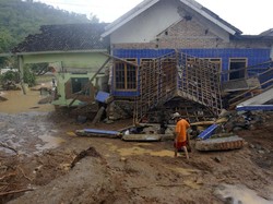 Alat Berat Dikerahkan Cari Korban dan Penanganan Bencana Pacitan