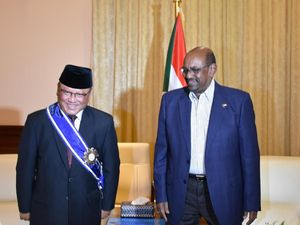 Presiden Sudan Beri Penghargaan Bintang Utama ke Dubes Indonesia
