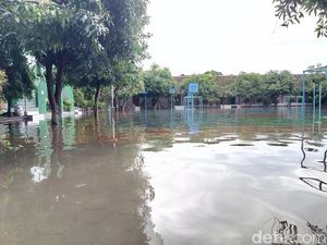 Sekolahan di Solo dan Sukoharjo Kebanjiran, Siswa Diajak Kerja Bakti Sekolahan di Solo dan Sukoharjo Kebanjiran, Siswa Diajak Kerja Bakti