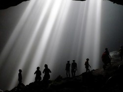 Mengenal Cahaya Surga yang Terendam Banjir