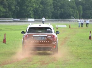 Test Drive MINI di Sirkuit dan Offroad