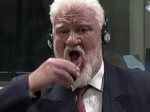 Dihukum 20 Tahun, Jenderal Perang Bosnia Tenggak Racun di Pengadilan