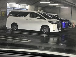 Toyota Alphard Baru Jalan-jalan di Jepang