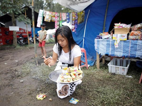 Melihat Keseharian Pengungsi Gunung Agung