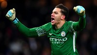 Gol Sterling tentu disambut sukacita oleh seluruh penggawa City, dari depan sampai belakang. Foto: Dan Mullan/Getty Images