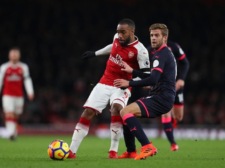 Cedera, Lacazette Absen Lawan MU