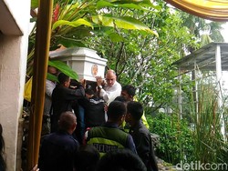 Jenazah Bondan Dibawa ke Rumah Duka Sentra Medika untuk Dikremasi