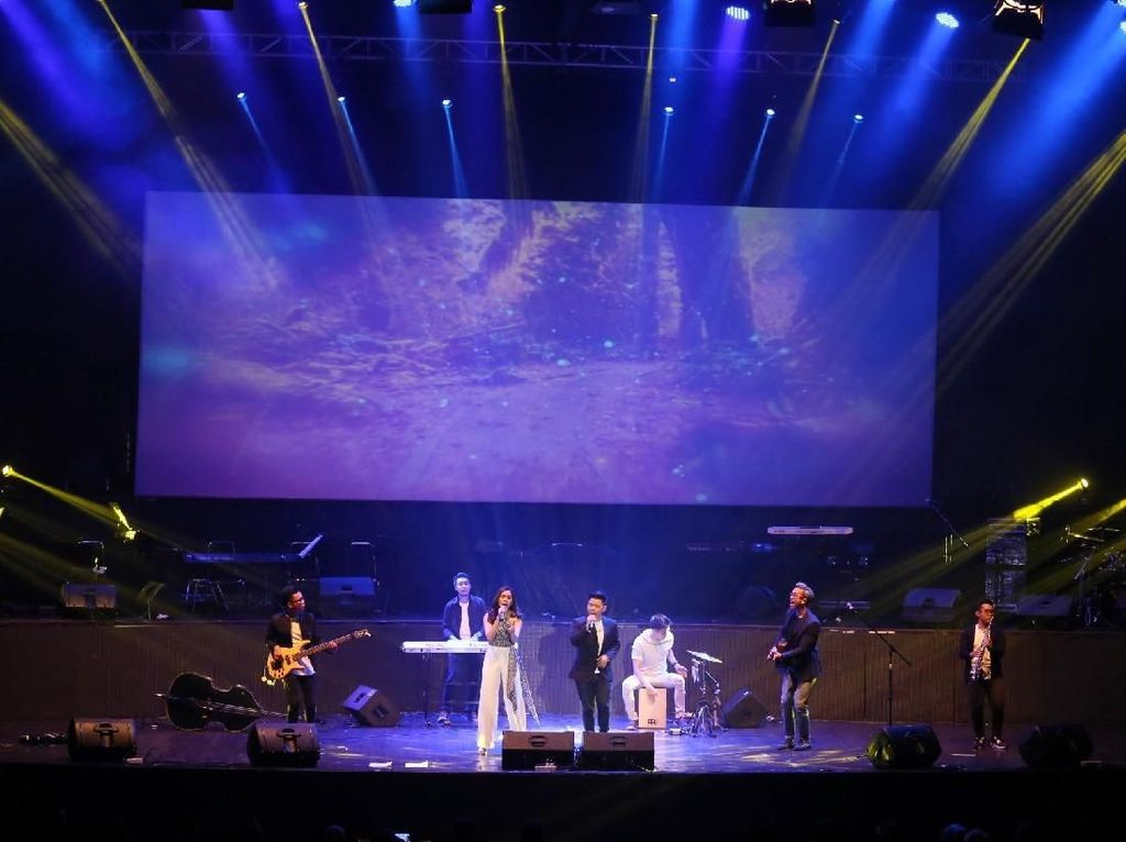 Konser Tribute to Chrisye: Agar yang Muda Meneruskan Semangat Musiknya Konser Tribute to Chrisye: Agar yang Muda Meneruskan Semangat Musiknya