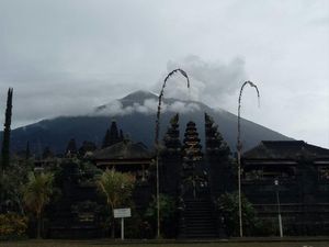 Gunung Agung Kembali Erupsi