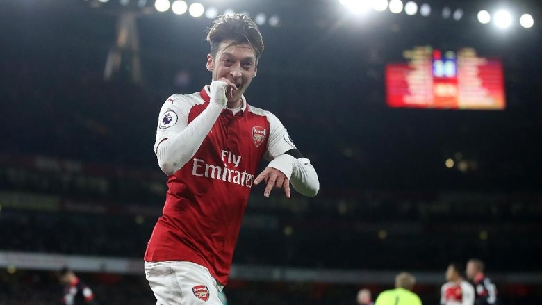 Torehan Spesial Oezil di Emirates