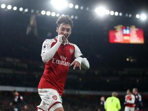Gembiranya Oezil Akhirnya Dapat Nomor Punggung 10 di Arsenal