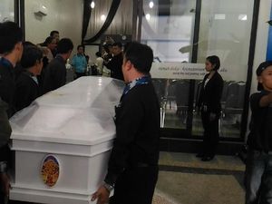 Doa Bersama untuk Bondan Winarno Sebelum Dikremasi Doa Bersama untuk Bondan Winarno Sebelum Dikremasi