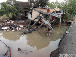 Banjir di Bantul Akibatkan Rumah Roboh Hingga Jalan Rusak