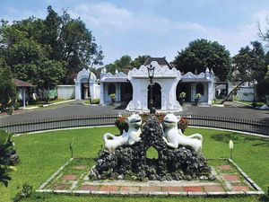 Raja dan Sultan Diminta Kembangkan Pariwisata Berbasis Sejarah Raja dan Sultan Diminta Kembangkan Pariwisata Berbasis Sejarah