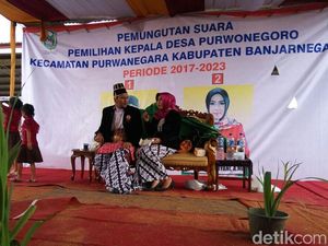 Suami Istri Maju Pilkades, Berdandan Layaknya Mempelai Saat Coblosan