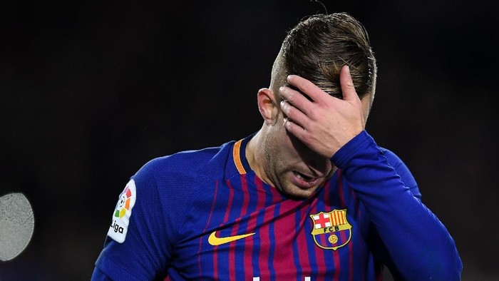 BARCELONA, SPAIN - NOVEMBER 29:  Gerard Deulofeu of FC Barcelona reacts during the Copa del Rey round of 32 second leg match between FC Barcelona and Real Murcia at Camp Nou on November 29, 2017 in Barcelona, Spain.  (Photo by David Ramos/Getty Images)