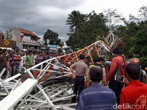 Angin Kencang Robohkan Tower BTS di Brebes