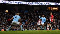 Southampton kemudian membalas di menit ke-75. Oriol Romeu sukses menjebol gawang Ederson untuk mengubah skor menjadi 1-1. Foto: Dan Mullan/Getty Images