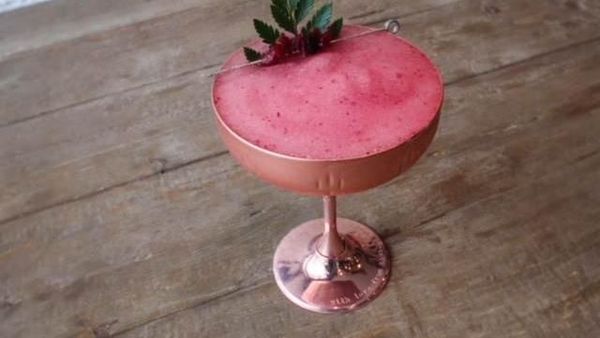 8 Bar di AS Ini Buat Gin Istimewa untuk Rayakan Pertunangan Pangeran Harry