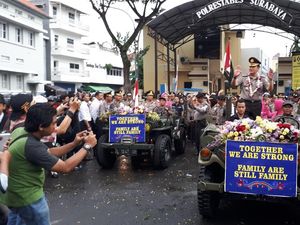 Begini Momen Haru Saat Kombes Iqbal Berpamitan dan Dilepas