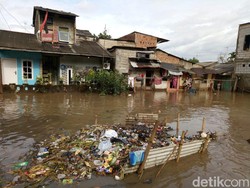 Tanggul Jatipadang Jebol Lagi, Sandi: Kita akan Langsung Datang