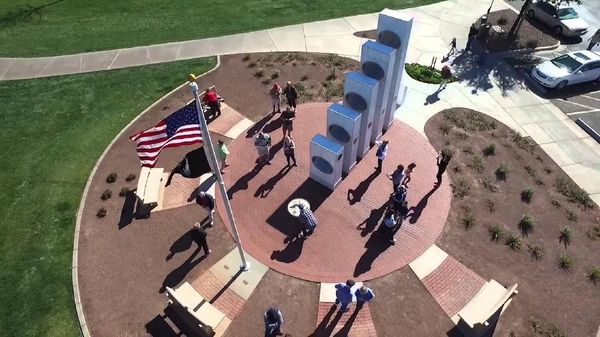 Monumen Veteran AS Ini Memiliki Rahasia Tersembunyi Loh