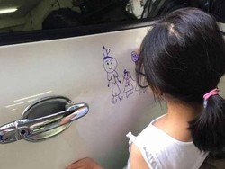 Ada Alasan Haru di Balik Pria yang Biarkan Anak Coret-coret Mobilnya