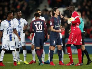 Cavani-Neymar Rebutan Penalti Lagi?