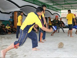 Peringati Maulid Nabi, Warga Kebumen Gelar Sepak Bola Durian