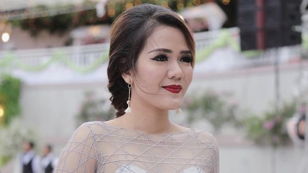 Satu Lagi Dokter Cantik Jago Nyanyi, Nggak Mau Cepat Sembuh Deh