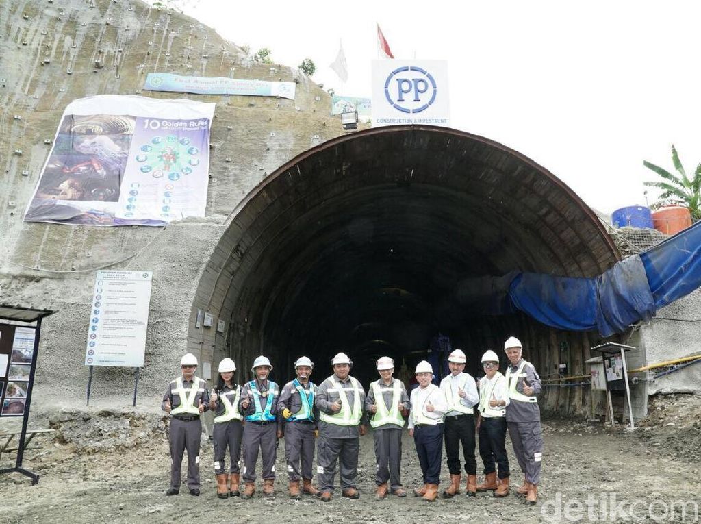 Terowongan Jalur Ganda KA Tembus Bukit di Banyumas Siap Operasi 2018 Terowongan Jalur Ganda KA Tembus Bukit di Banyumas Siap Operasi 2018