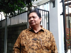 Aziz Siap Rebut Kursi Ketum Golkar, Ini Kata Airlangga