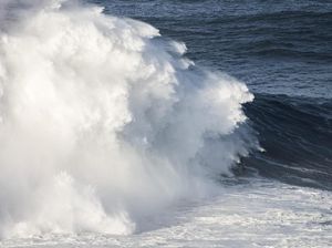 Cuaca Buruk, Pelayaran dari Kupang Dihentikan