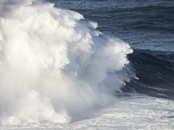 Cuaca Buruk, Pelayaran dari Kupang Dihentikan