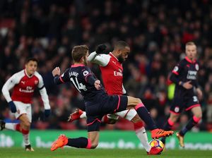 Lacazette Bawa Arsenal Memimpin
