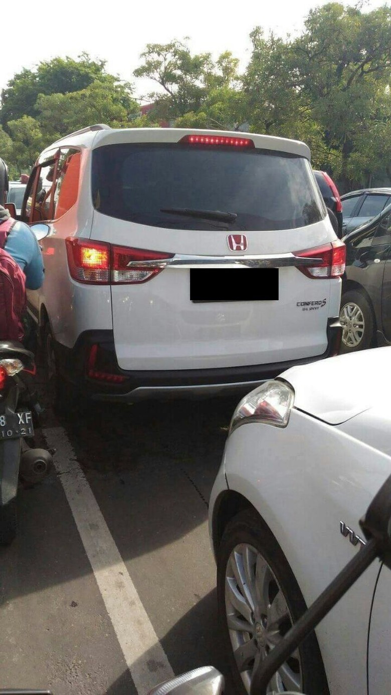 Ada yang Aneh dengan Wuling Ini? Ada yang Aneh dengan Wuling Ini?