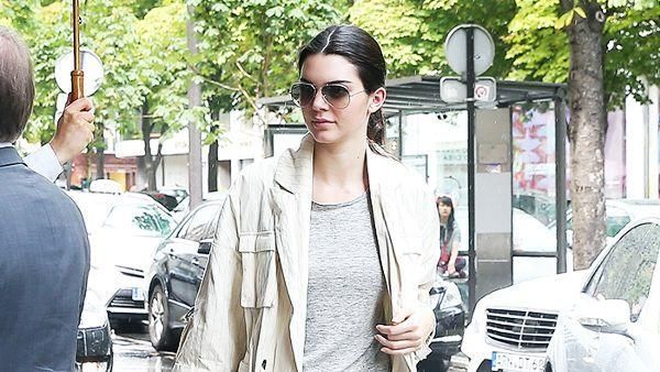 7 Inspirasi Tampil Stylish di Musim Hujan ala Selebriti