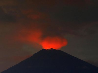 Foto: Ngeri! Abu dan Awan Panas Gunung Agung