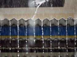 Hujan Turun Meski Sedang Kemarau, Ini Tips Biar Rumah Nggak Bocor