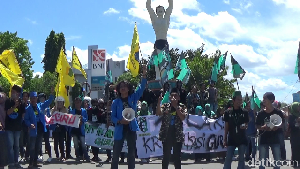 Foto: Mahasiswa Demo Kasus Guru Dipolisikan karena Cubit Siswa