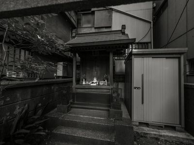 Aneh, Ternyata Ada Kuil Misterius di Tengah-tengah Akihabara