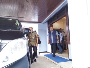 Tiba di Solo, SBY dan Keluarga Akan Tinjau Bencana di Pacitan Tiba di Solo, SBY dan Keluarga Akan Tinjau Bencana di Pacitan
